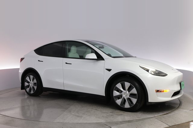 2023 Tesla Model Y — photo 11 of 26