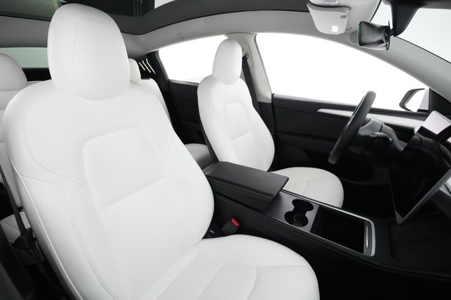 2023 Tesla Model Y — photo 18 of 26