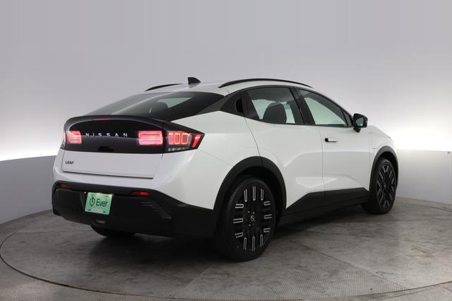 2026 Nissan LEAF — photo 2 of 24