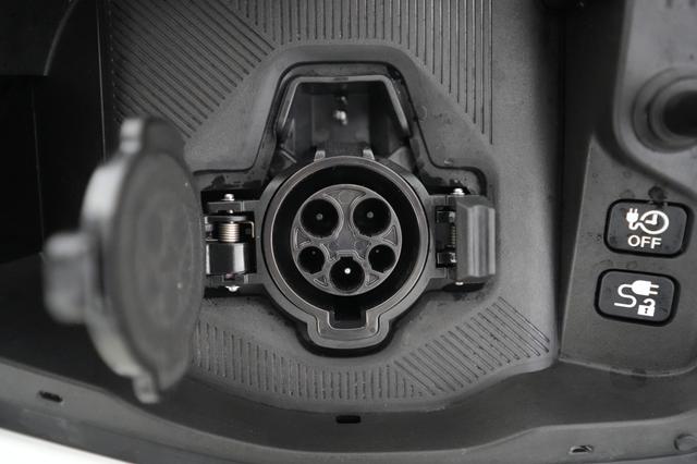 2026 Nissan LEAF — photo 8 of 24