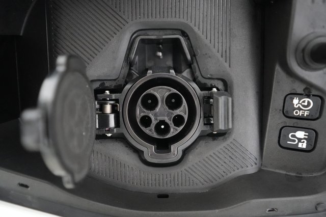 2026 Nissan LEAF — photo 8 of 24