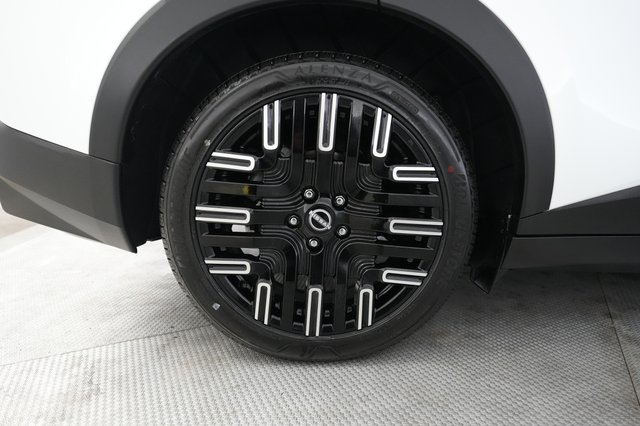 2026 Nissan LEAF — photo 17 of 24