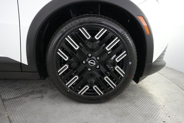 2026 Nissan LEAF — photo 16 of 24