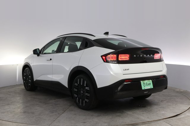 2026 Nissan LEAF — photo 13 of 24