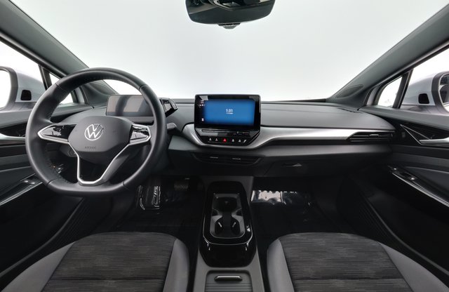 2021 Volkswagen ID.4 — photo 17 of 30