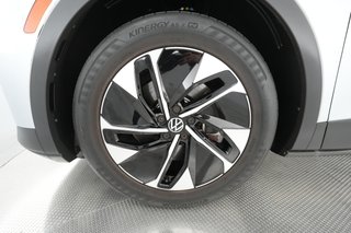2021 Volkswagen ID.4 — photo 13 of 30