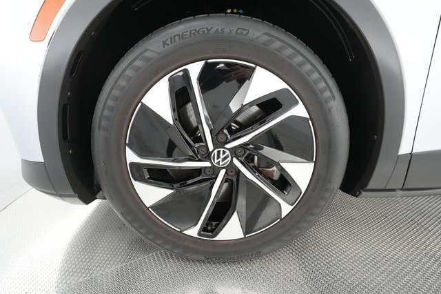 2021 Volkswagen ID.4 — photo 13 of 30