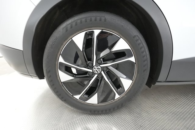 2021 Volkswagen ID.4 — photo 16 of 30
