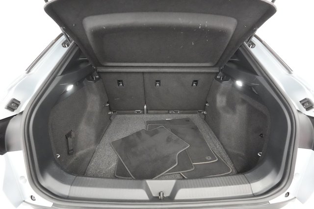 2021 Volkswagen ID.4 — photo 22 of 30