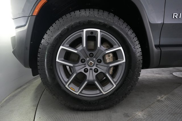 2025 Rivian R1T — photo 15 of 25