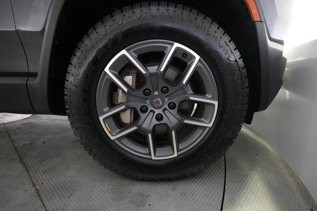 2025 Rivian R1T — photo 16 of 25
