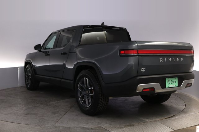2025 Rivian R1T — photo 13 of 25