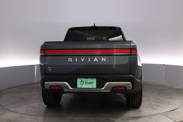 2025 Rivian R1T — photo 12 of 25