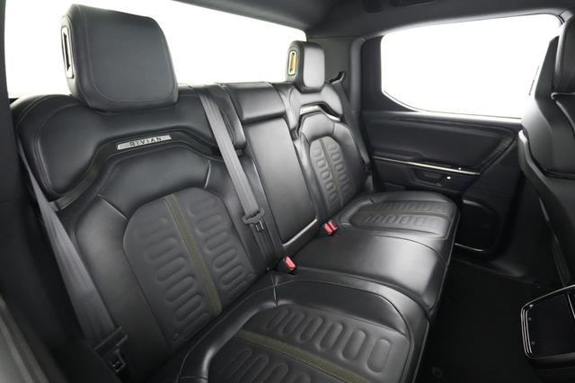 2025 Rivian R1T — photo 4 of 25