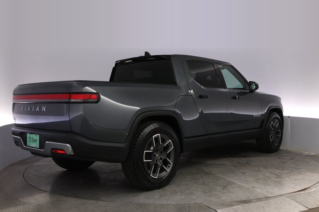 2025 Rivian R1T — photo 2 of 25
