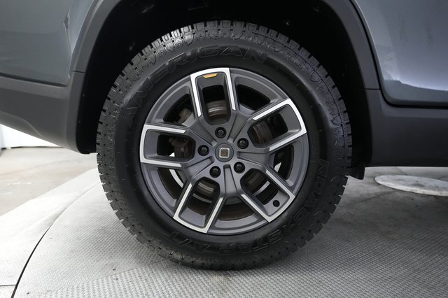 2025 Rivian R1T — photo 17 of 25