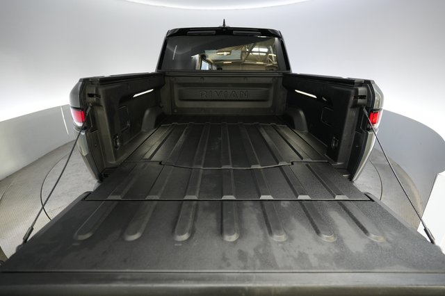 2025 Rivian R1T — photo 6 of 25