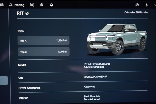2025 Rivian R1T — photo 5 of 25