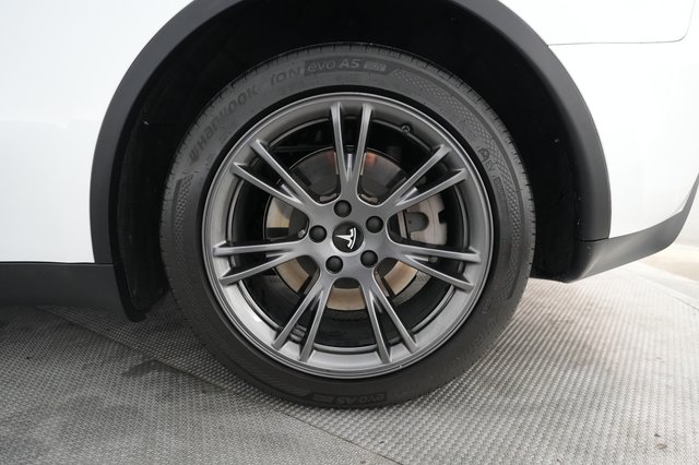 2023 Tesla Model Y — photo 7 of 23