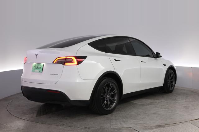 2023 Tesla Model Y — photo 2 of 23