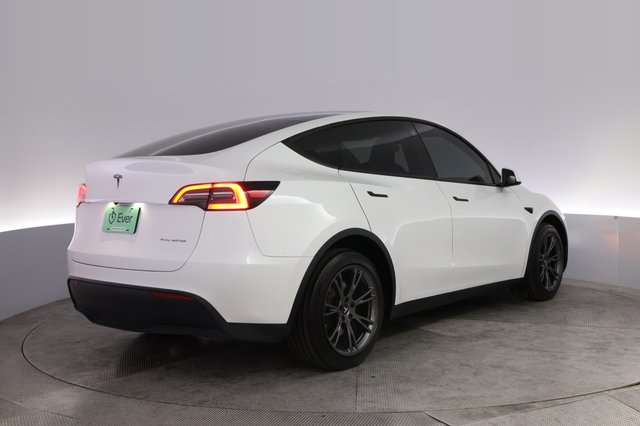 2023 Tesla Model Y — photo 2 of 23