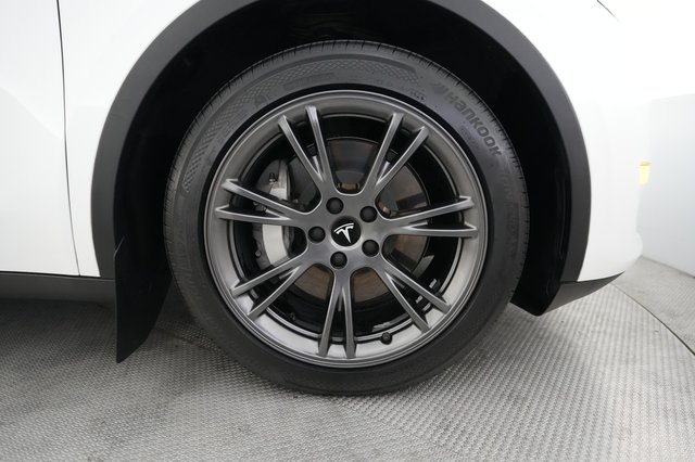 2023 Tesla Model Y — photo 16 of 23
