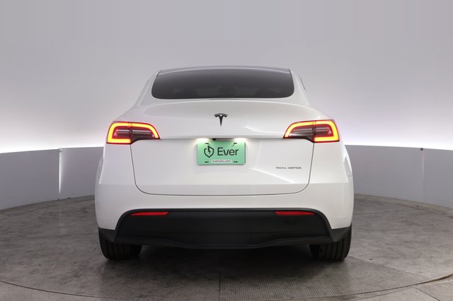 2023 Tesla Model Y — photo 12 of 23