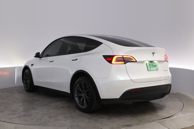 2023 Tesla Model Y — photo 13 of 23