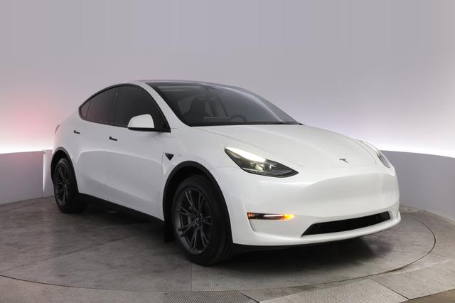 2023 Tesla Model Y — photo 10 of 23