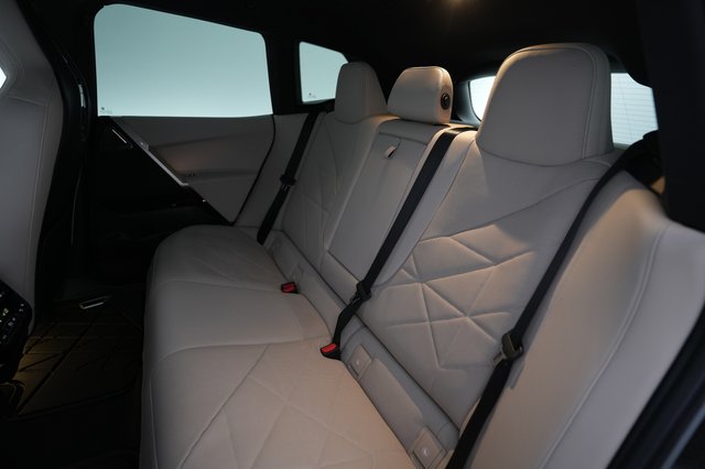 2023 BMW iX — photo 19 of 25