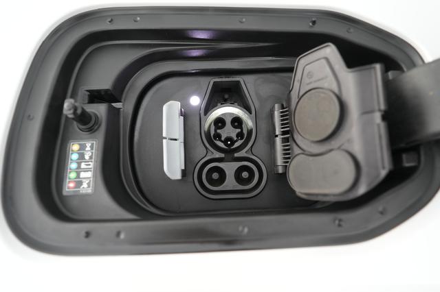 2023 BMW iX — photo 8 of 25