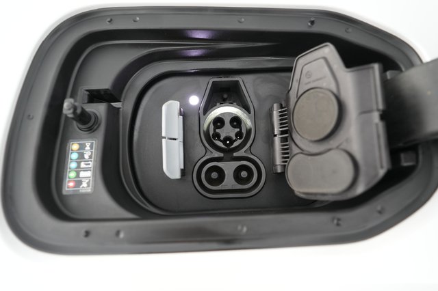 2023 BMW iX — photo 8 of 25