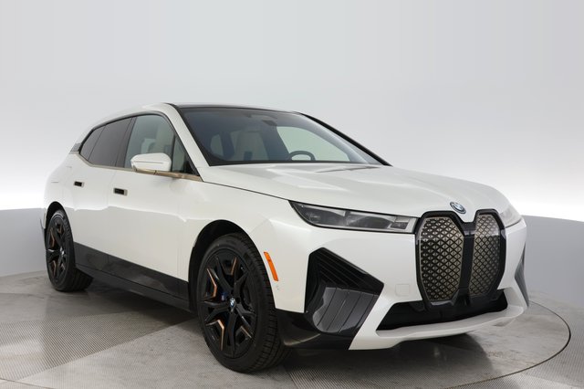 2023 BMW iX — photo 10 of 25