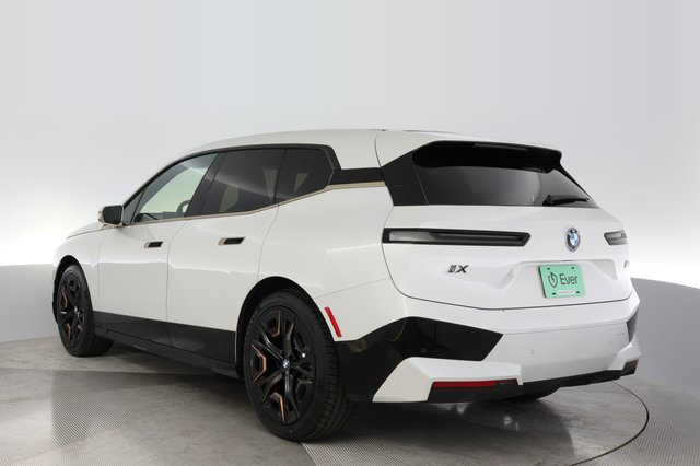 2023 BMW iX — photo 13 of 25