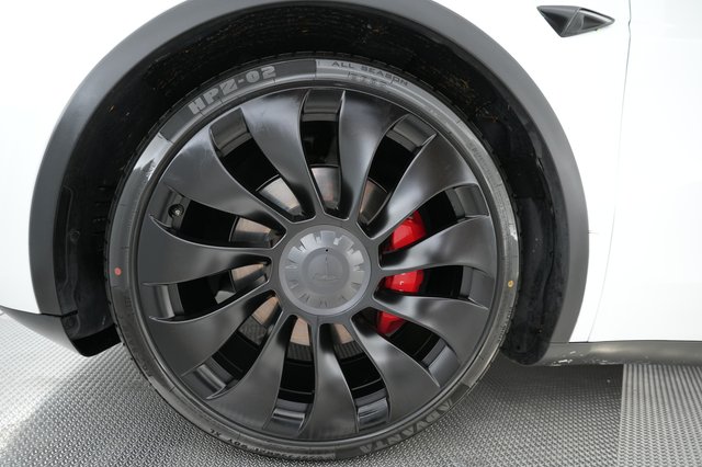 2023 Tesla Model Y — photo 15 of 28