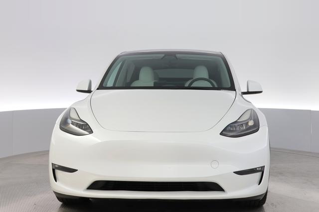 2023 Tesla Model Y — photo 9 of 28