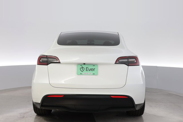 2023 Tesla Model Y — photo 12 of 28