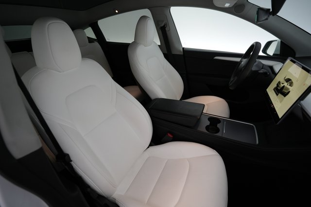 2023 Tesla Model Y — photo 18 of 28