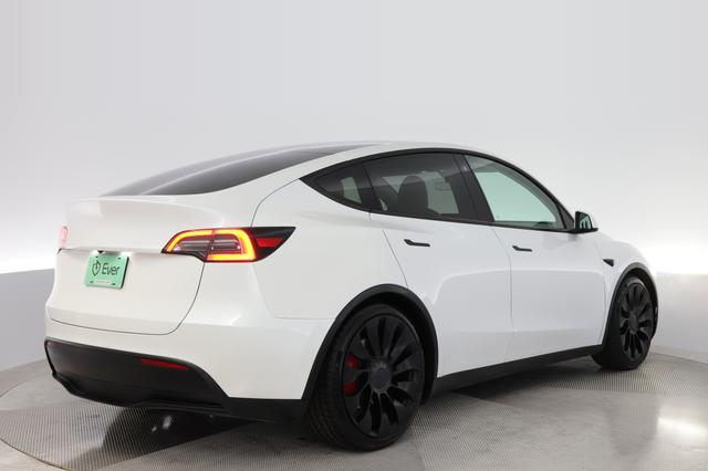 2023 Tesla Model Y — photo 2 of 28