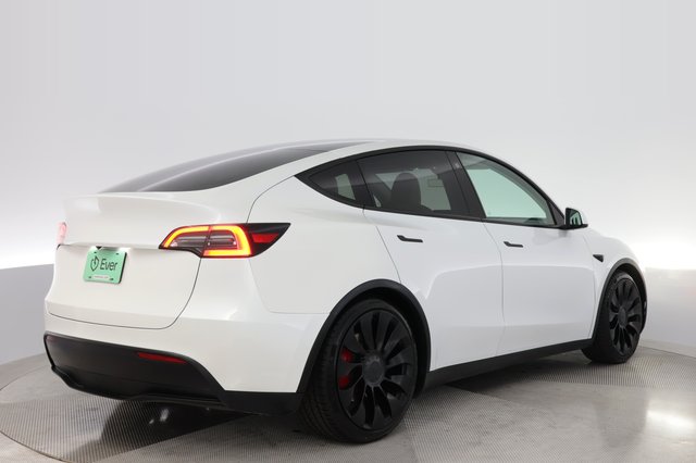2023 Tesla Model Y — photo 2 of 28