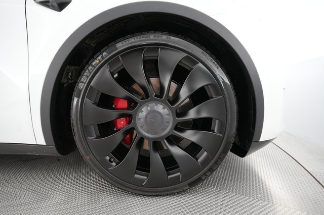 2023 Tesla Model Y — photo 16 of 28