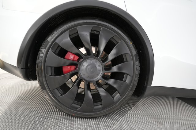 2023 Tesla Model Y — photo 17 of 28
