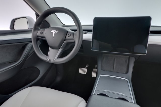 2023 Tesla Model Y — photo 20 of 28