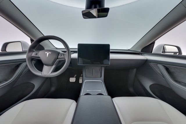 2023 Tesla Model Y — photo 21 of 28