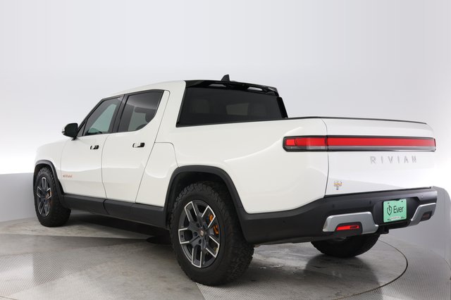 2022 Rivian R1T — photo 13 of 22