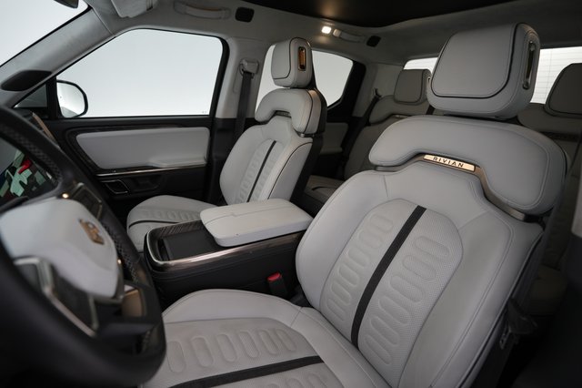2022 Rivian R1T — photo 3 of 22