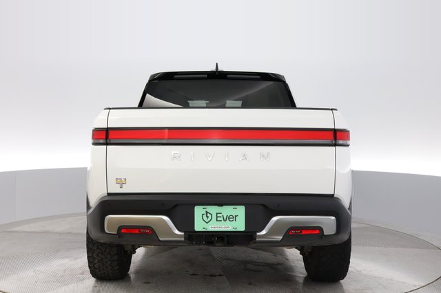 2022 Rivian R1T — photo 12 of 22