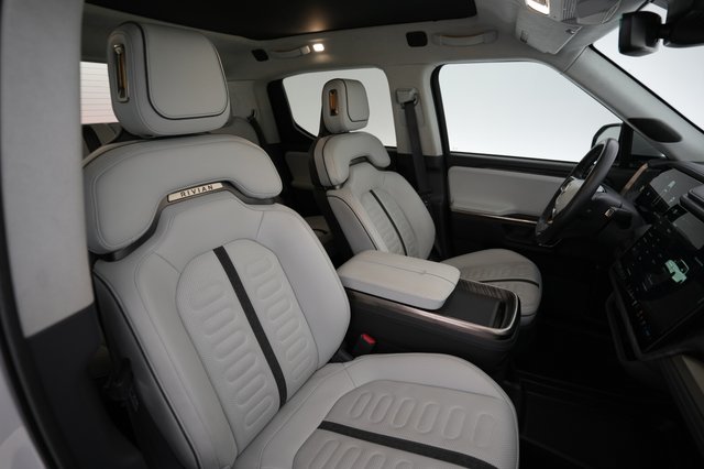2022 Rivian R1T — photo 18 of 22
