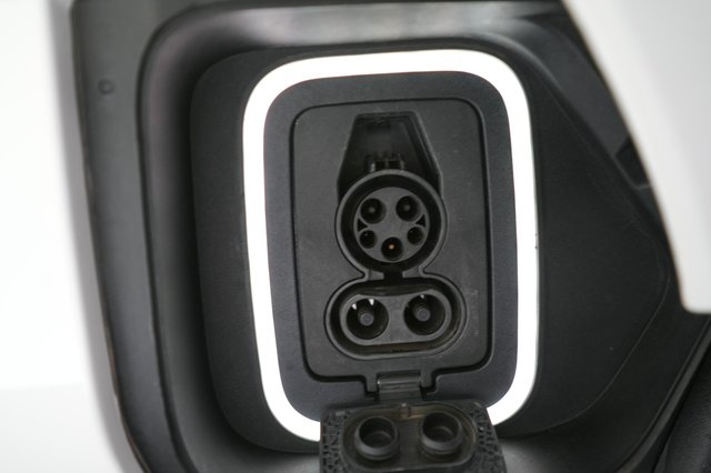 2022 Rivian R1T — photo 8 of 22