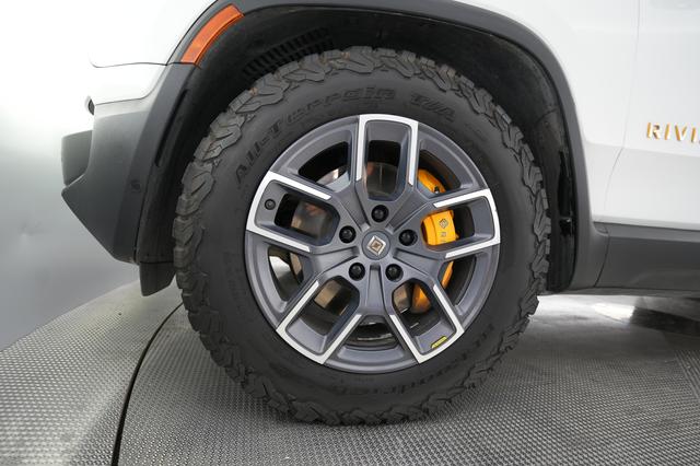 2022 Rivian R1T — photo 7 of 22